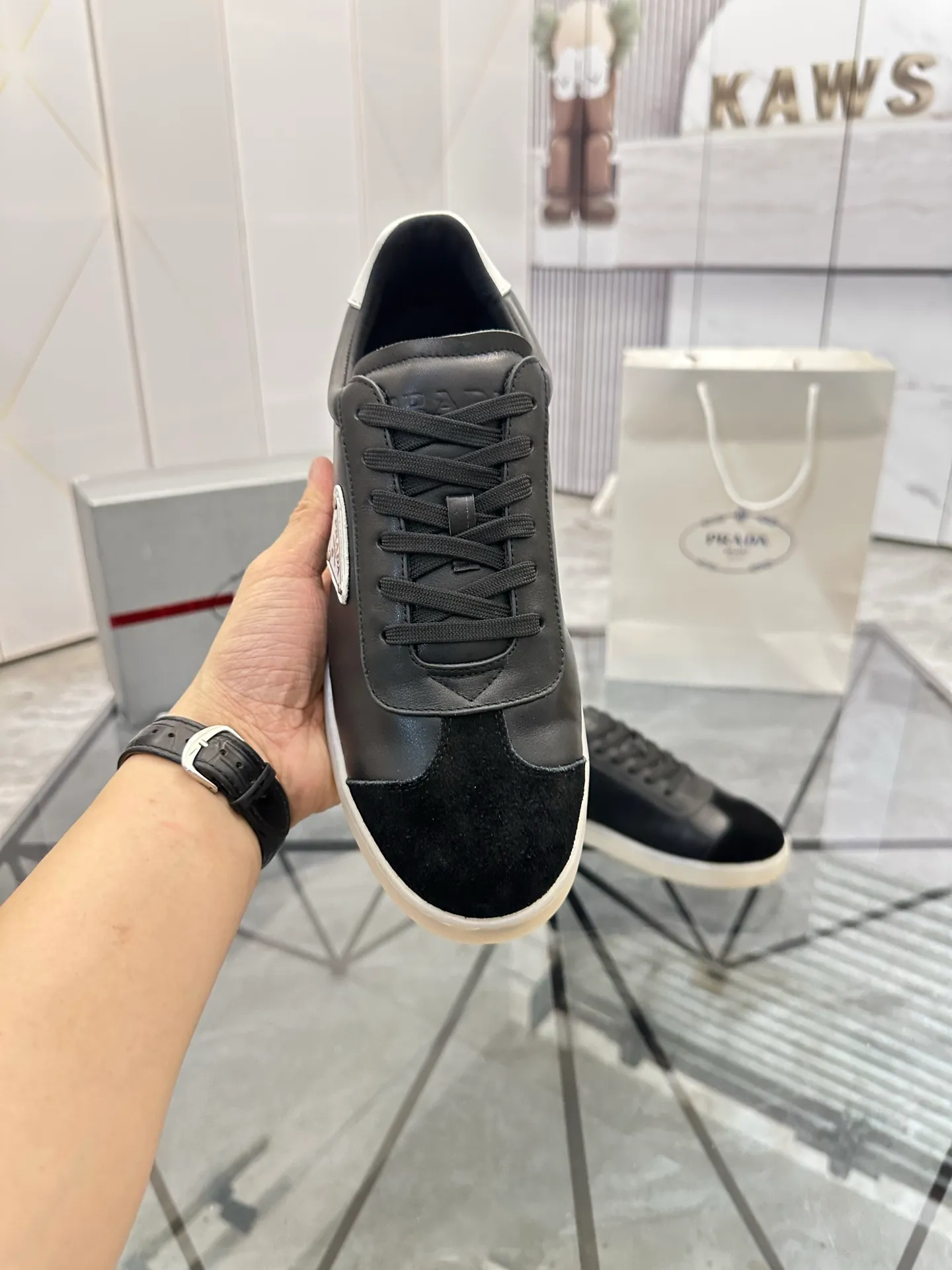 Men's shoes for sale 💰: 💰P540¥ High-end top quality Product trademark: Prada *"Prada*" low-top casual shoes Regular size: 38-45 (can be customized to 46) Product materials: imported first-layer cowhide for the upper, water-dyed cowhide lining, cowhide feet, original outsole. No.: 001